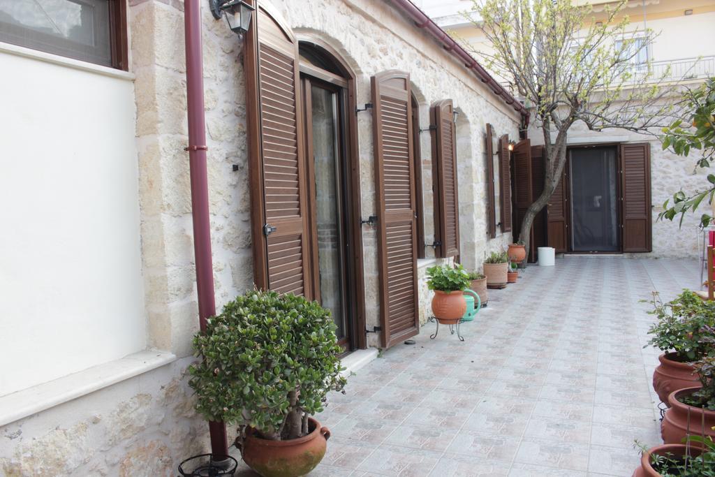 Artemisia Traditional Home Choudetsi Экстерьер фото
