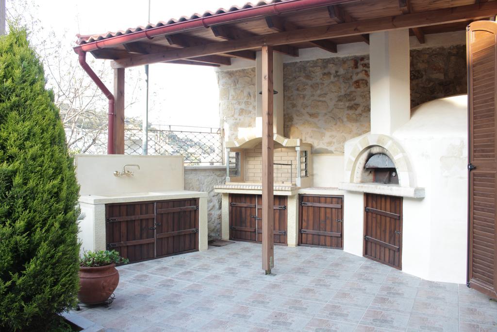 Artemisia Traditional Home Choudetsi Экстерьер фото