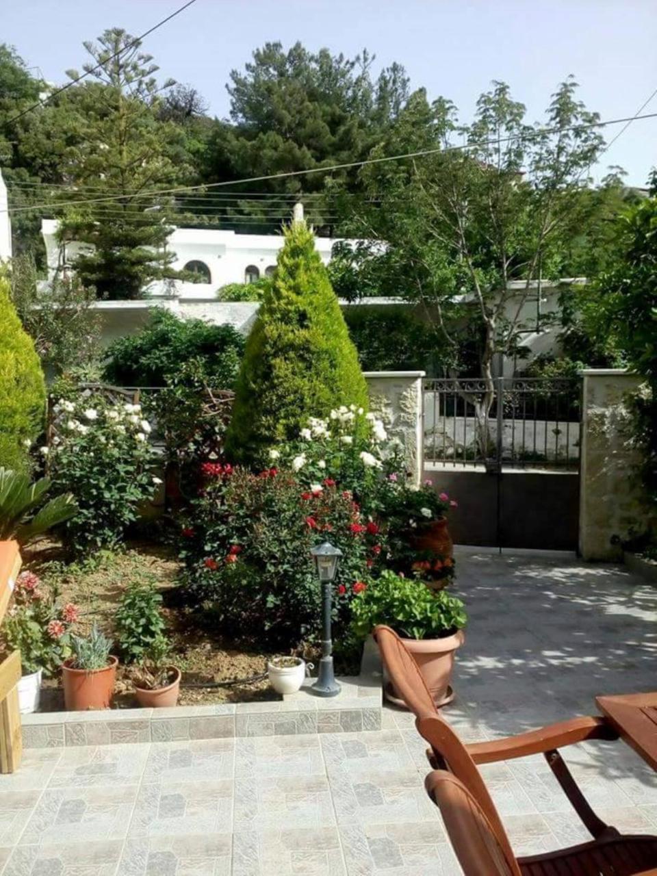 Artemisia Traditional Home Choudetsi Экстерьер фото